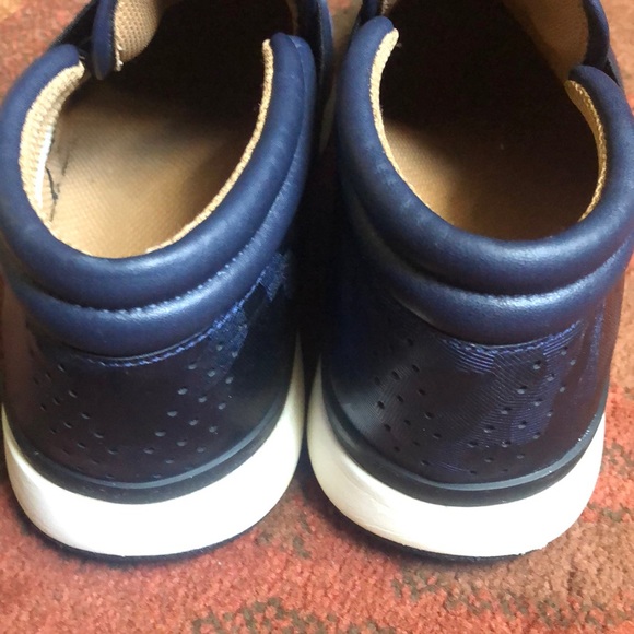 vionic calina sneaker